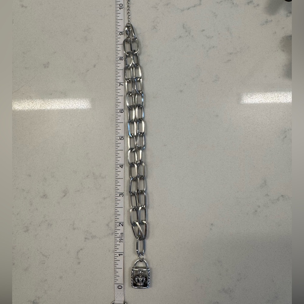 Silver Tone Necklace with Crown in Lock - Picture 4 of 9